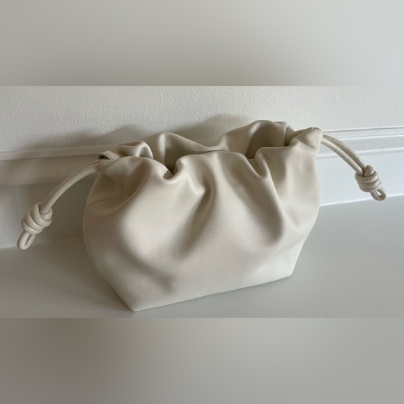 Soft Leather Pouch Bag Medium - Milkshake - Picture 11 of 14